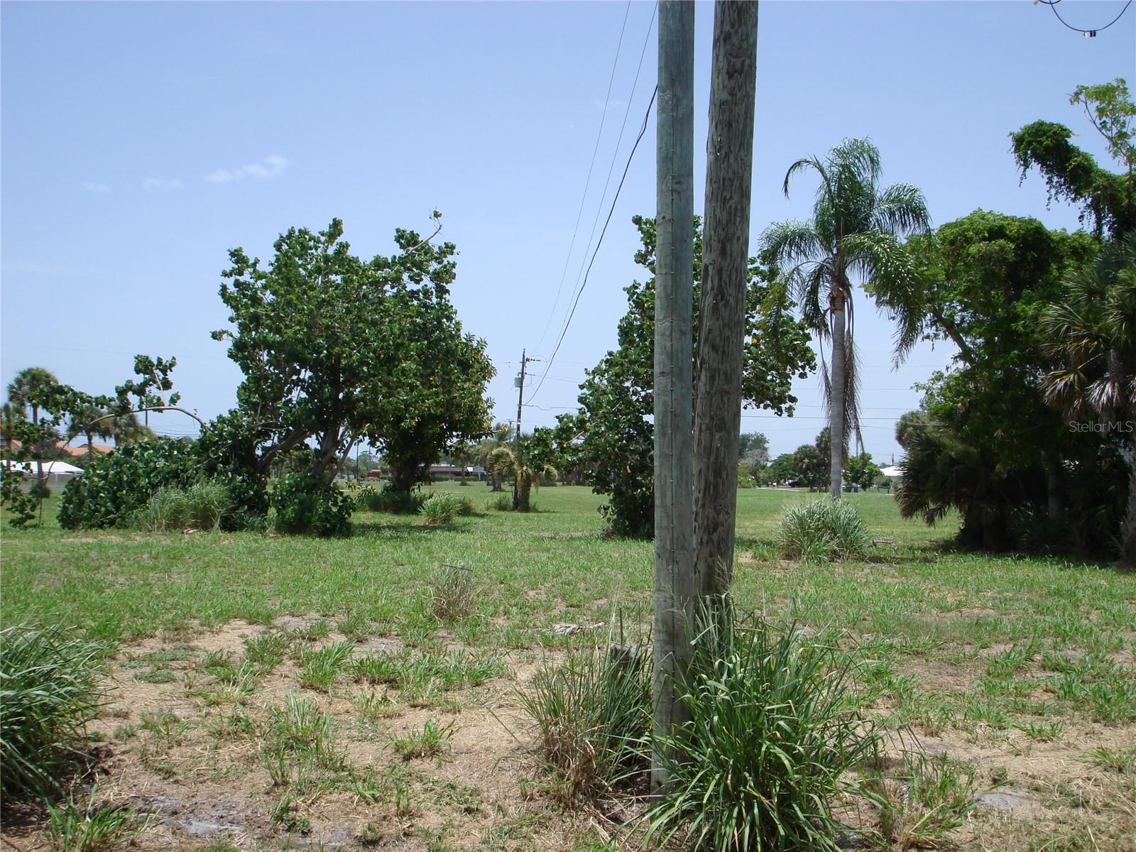 2301 S TAMIAMI TRL — photo 3