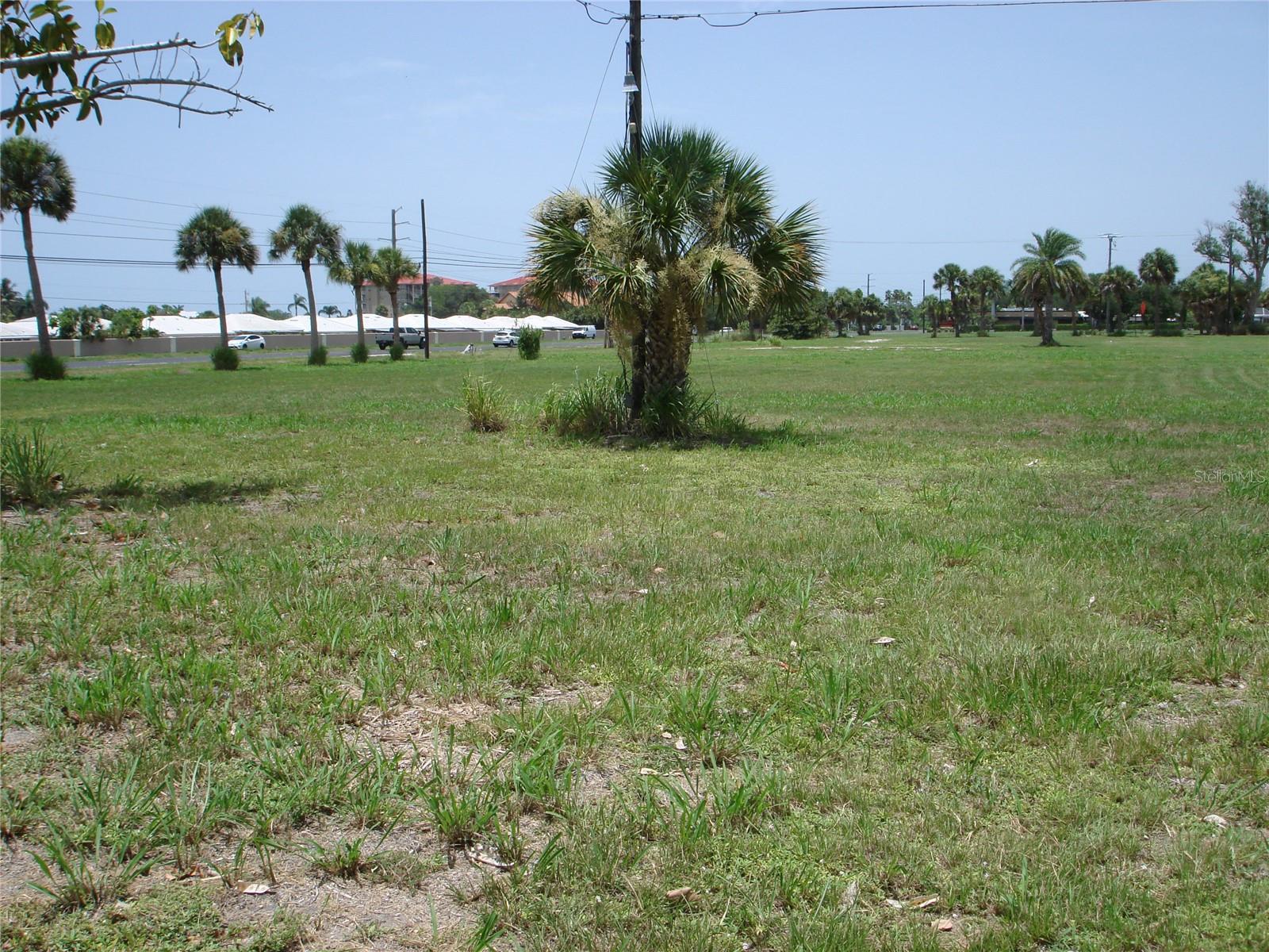 2301 S TAMIAMI TRL — photo 4