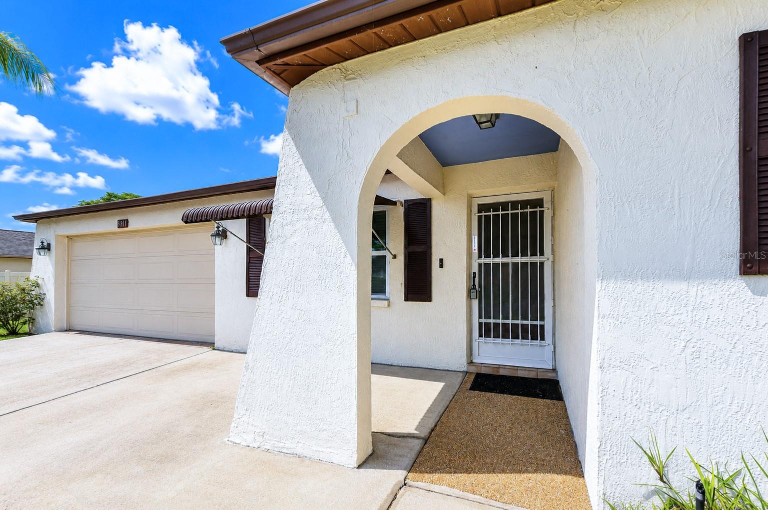 8811 MARTINIQUE LN — photo 4