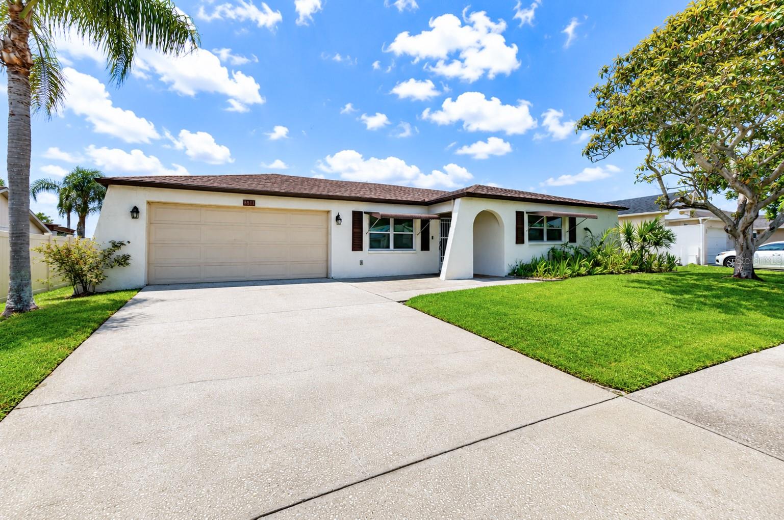 8811 MARTINIQUE LN — photo 2