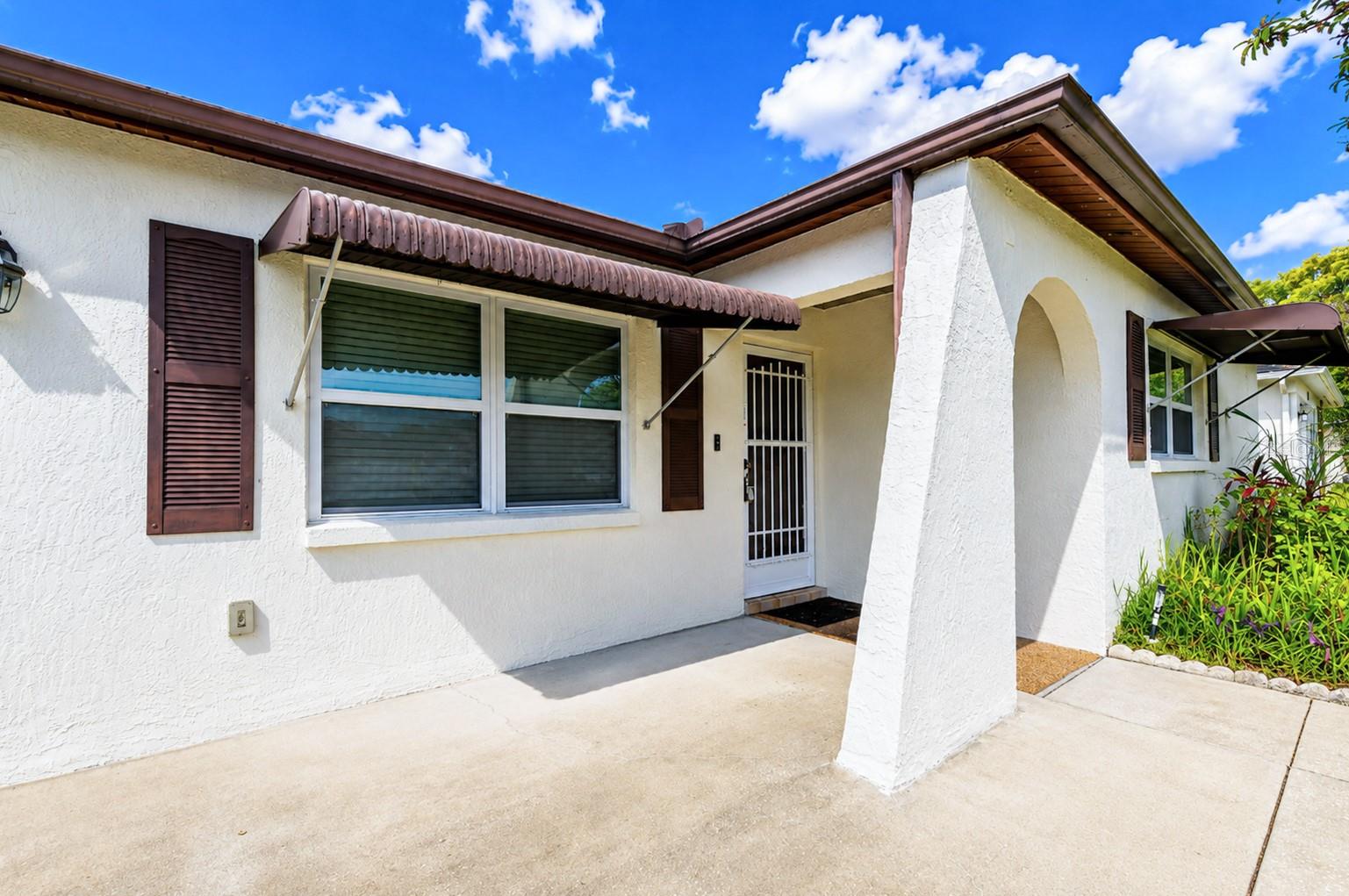 8811 MARTINIQUE LN — photo 3