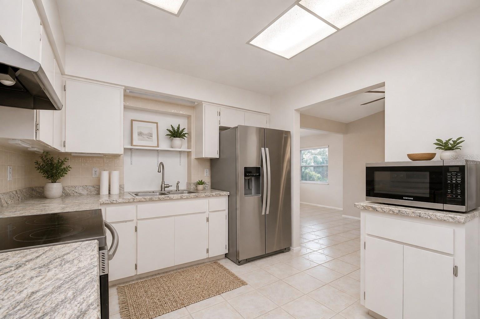 8811 MARTINIQUE LN — photo 28
