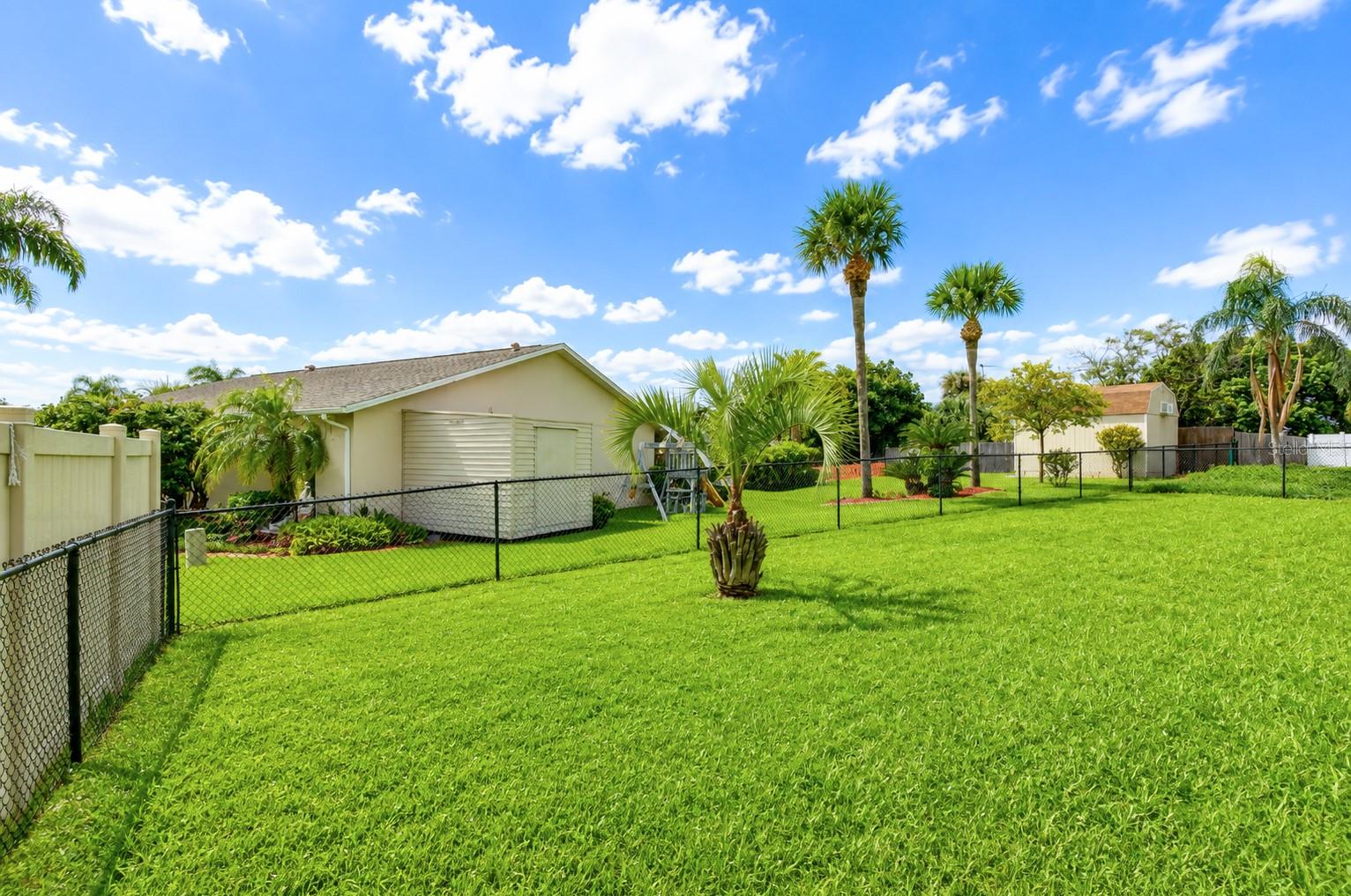 8811 MARTINIQUE LN — photo 9