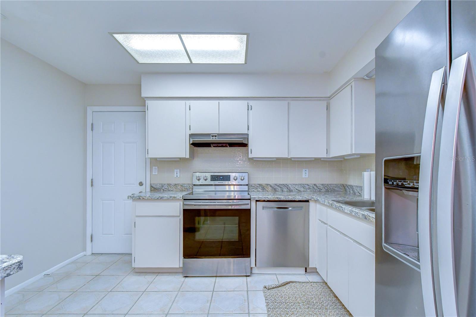 8811 MARTINIQUE LN — photo 23
