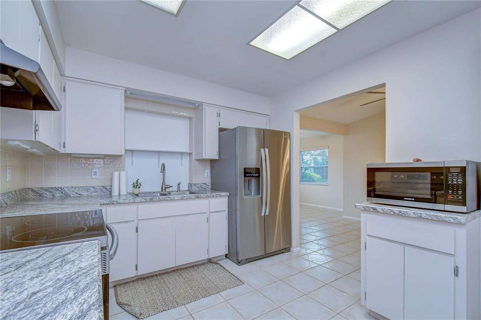8811 MARTINIQUE LN — photo 27