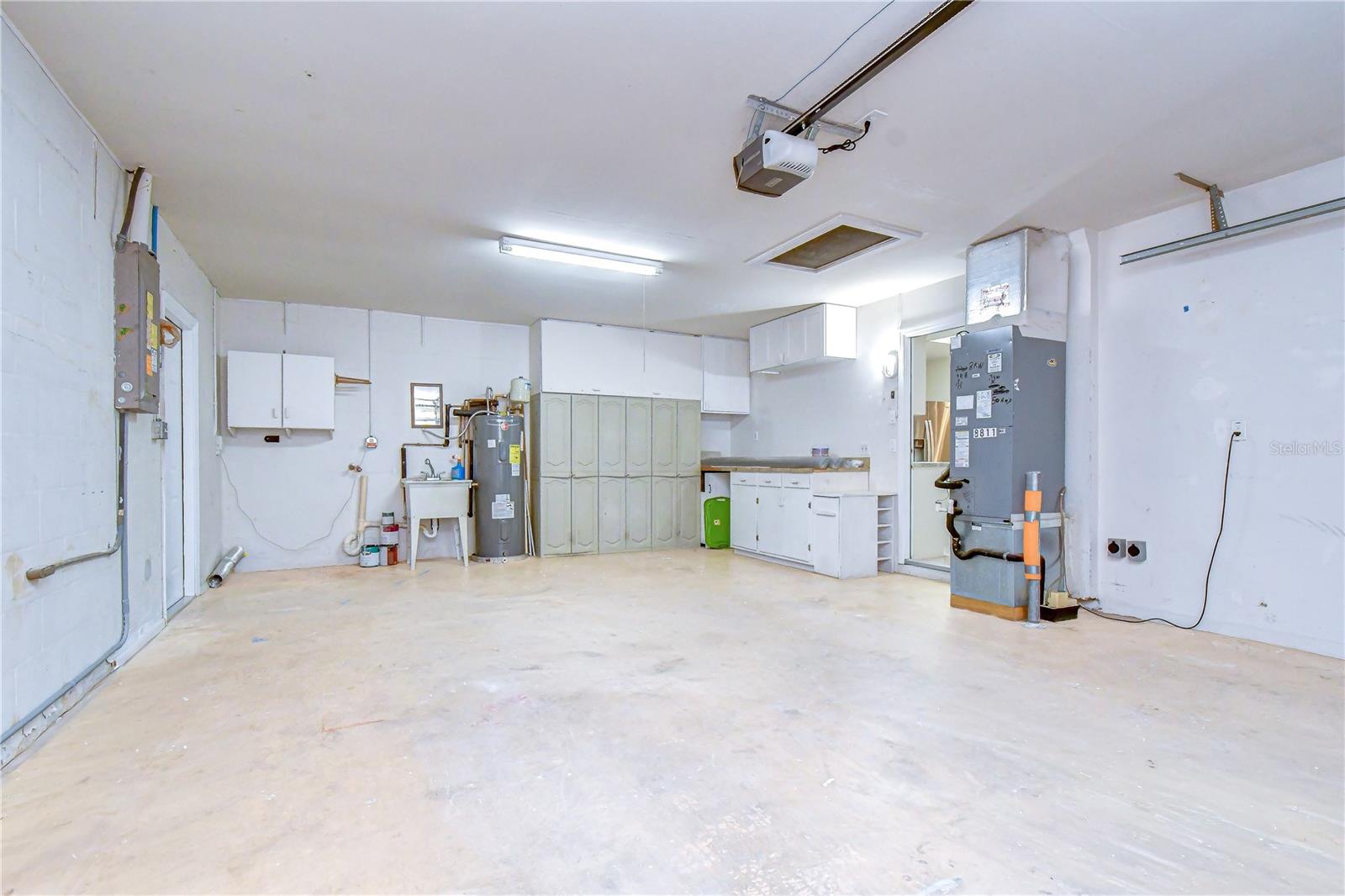 8811 MARTINIQUE LN — photo 42