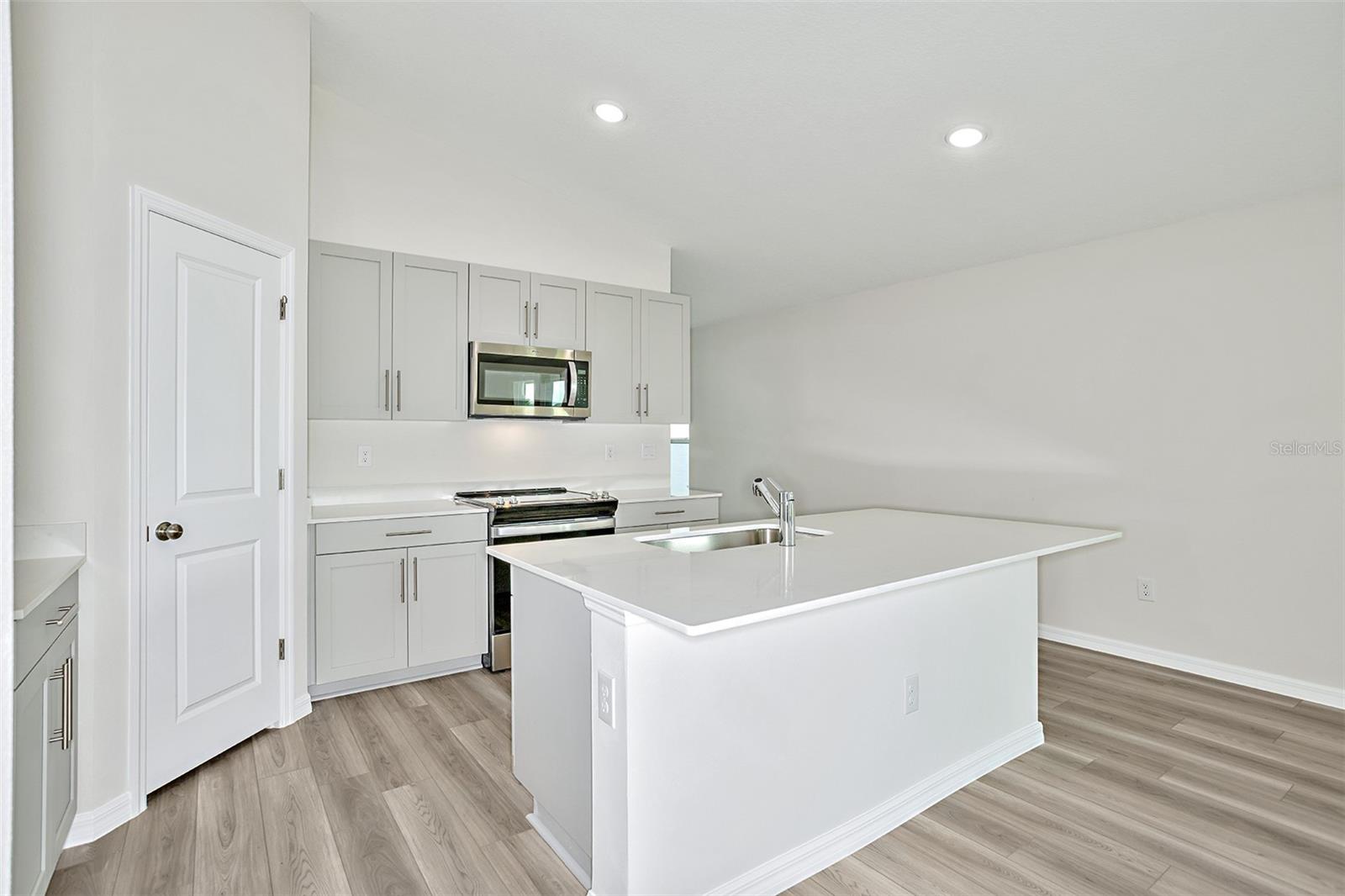 15204 MAUDE LANDING LOOP — photo 2