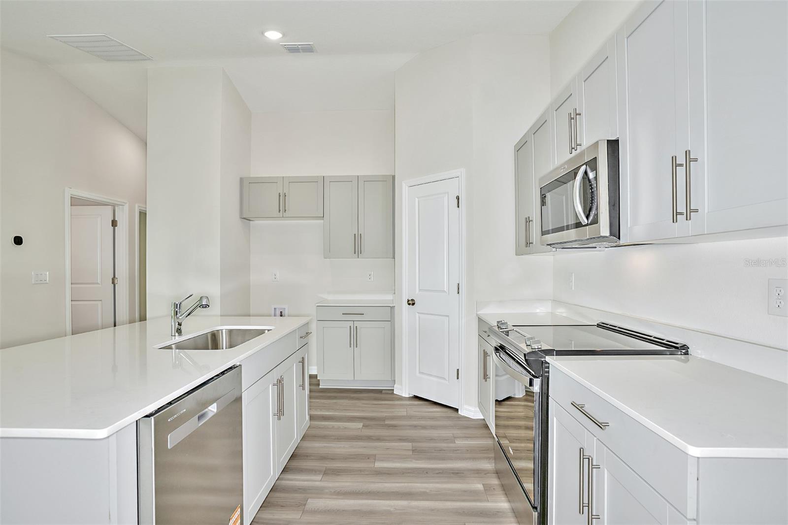 15204 MAUDE LANDING LOOP — photo 8