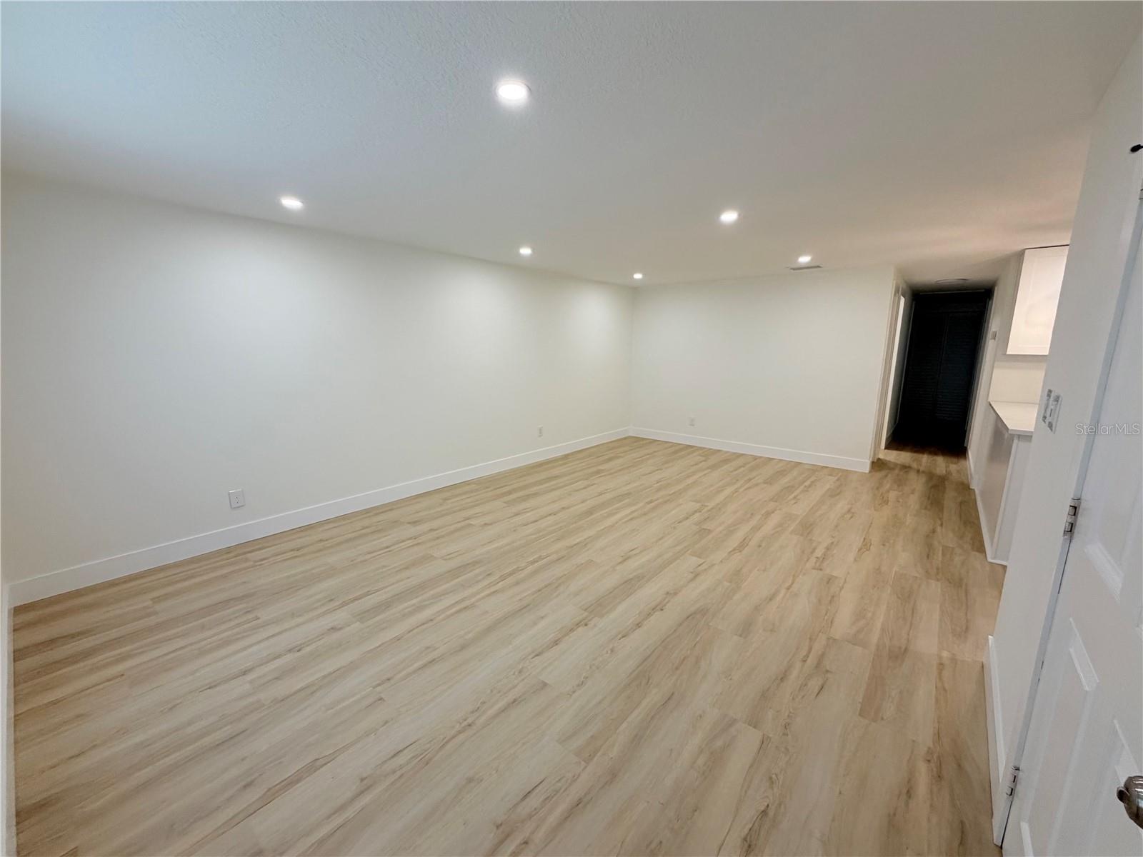 4533 W FERN ST — photo 6