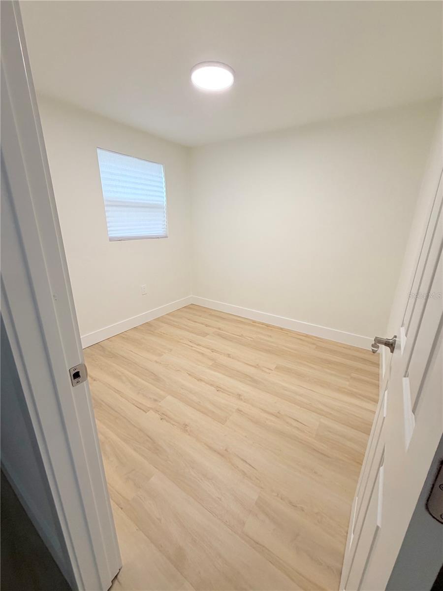 4533 W FERN ST — photo 29