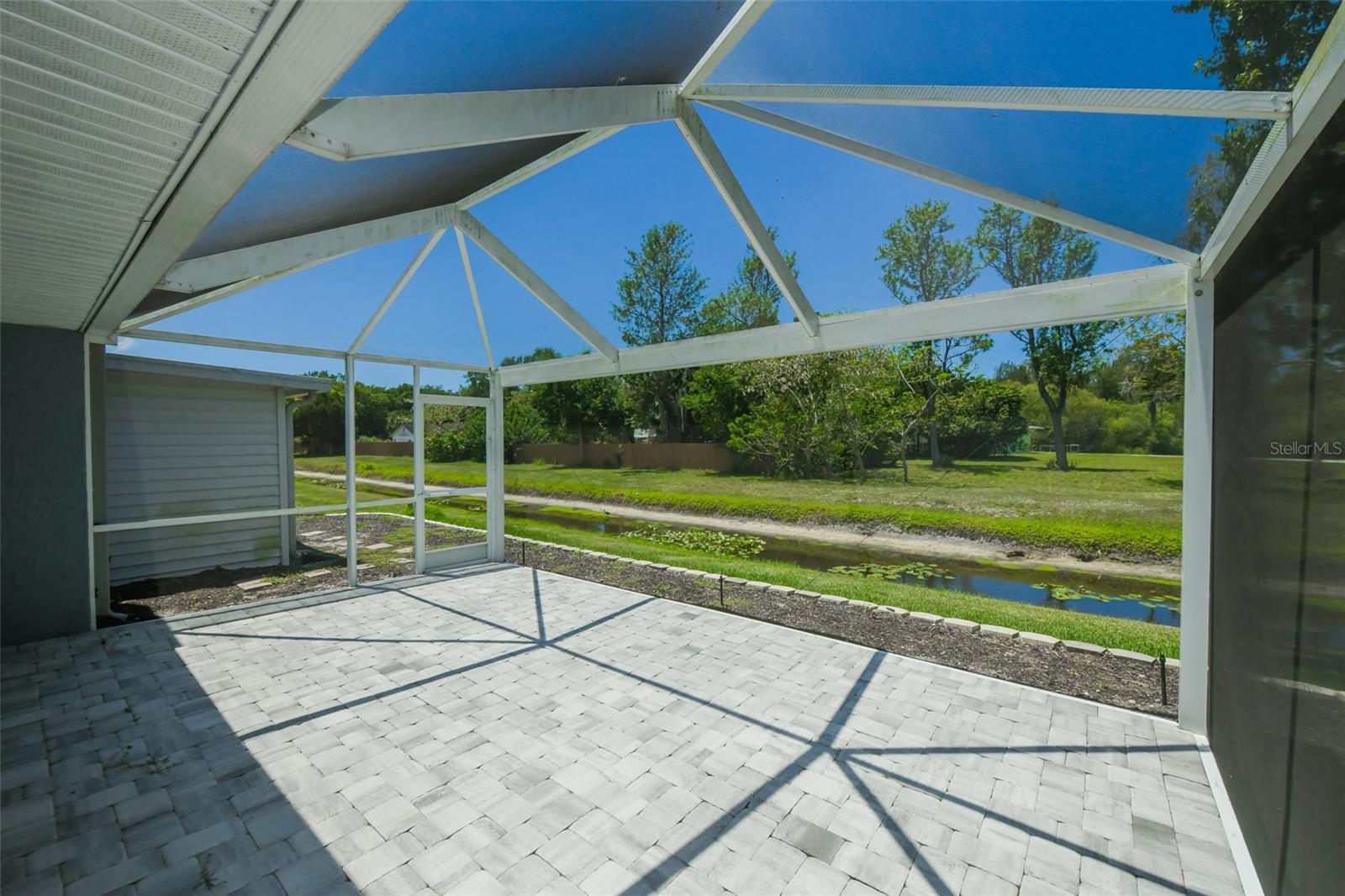 1625 BAY HILL CIR — photo 35
