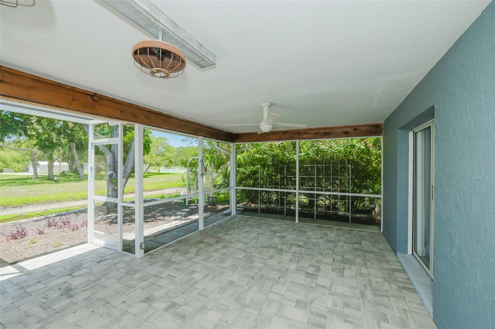 1625 BAY HILL CIR — photo 34
