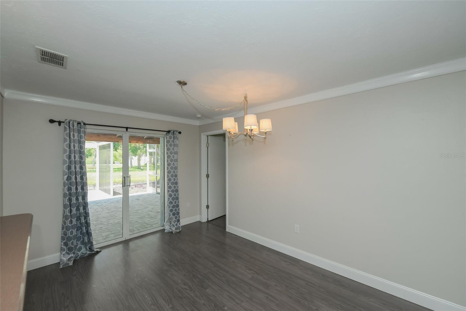 1625 BAY HILL CIR — photo 32