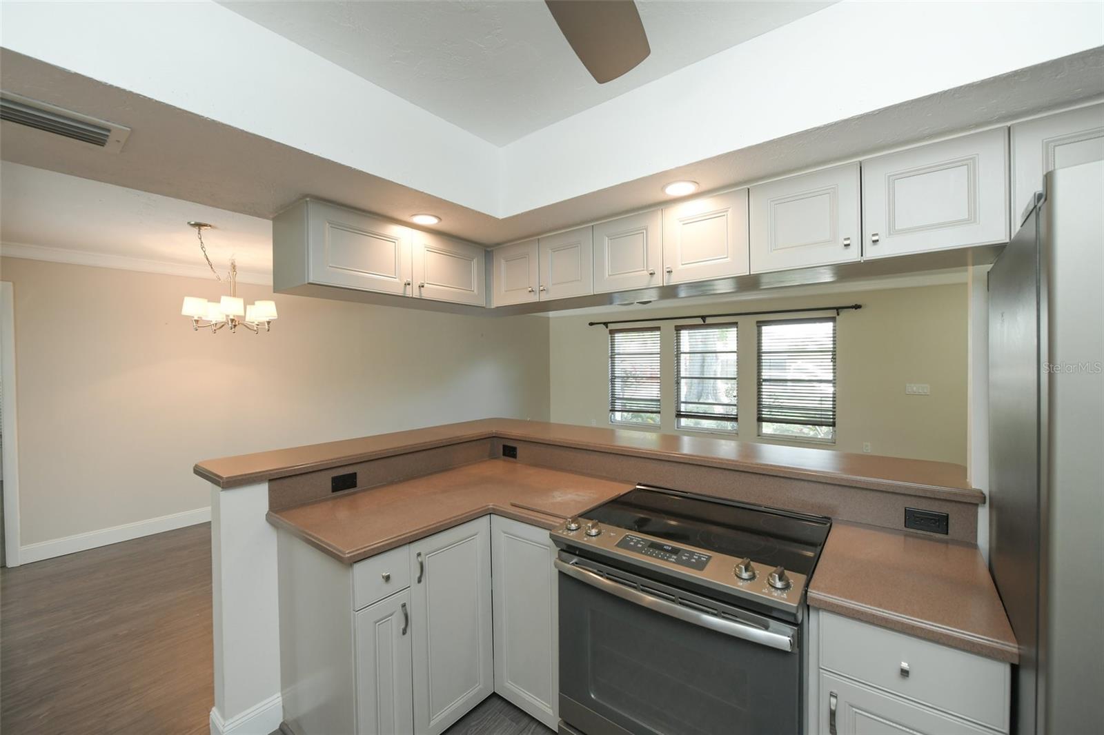 1625 BAY HILL CIR — photo 17
