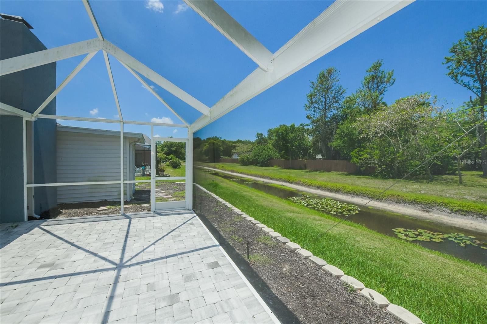 1625 BAY HILL CIR — photo 36