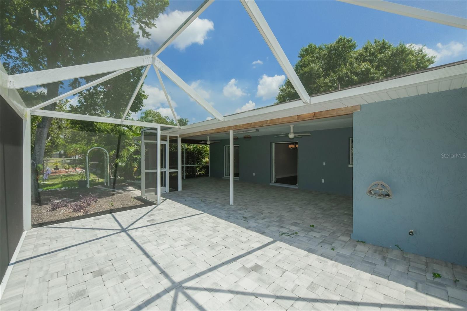 1625 BAY HILL CIR — photo 37
