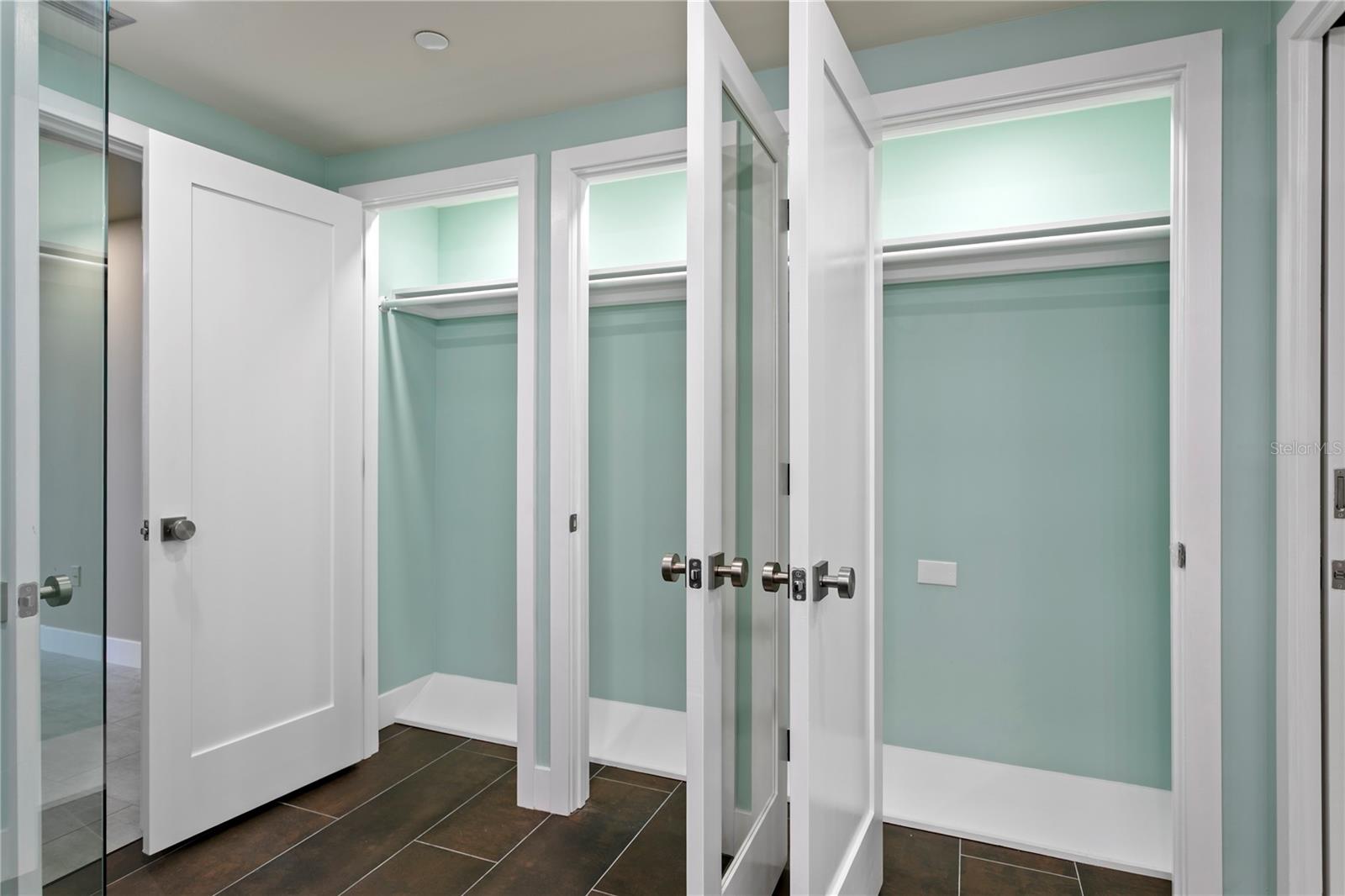 1 BEACH DR SE #1112 — photo 24
