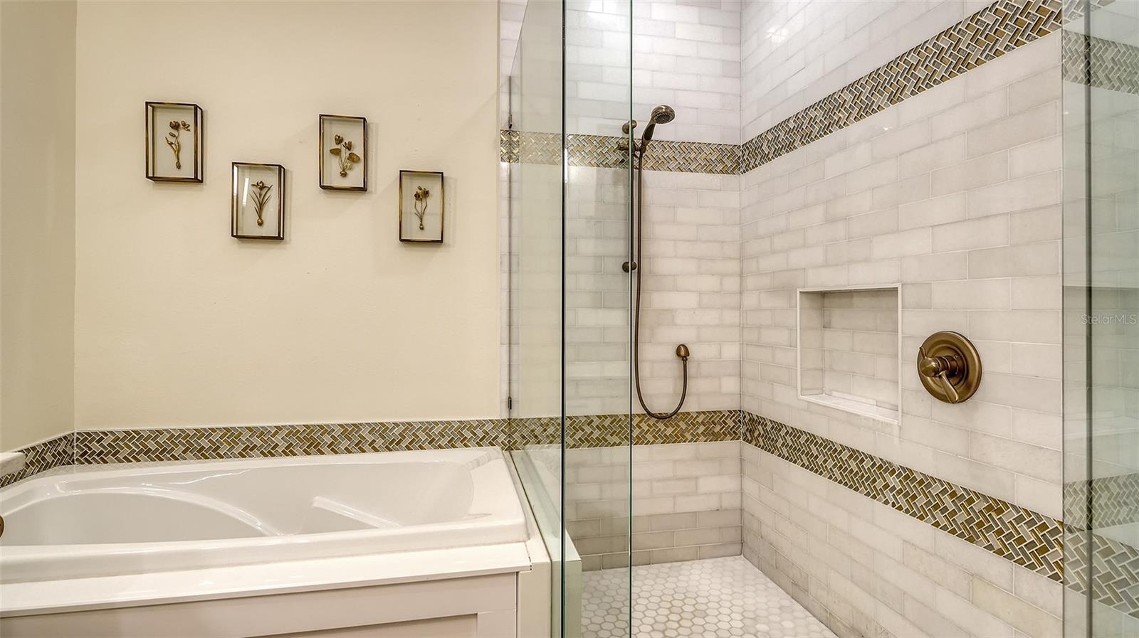 4060 PENSHURST PARK — photo 14