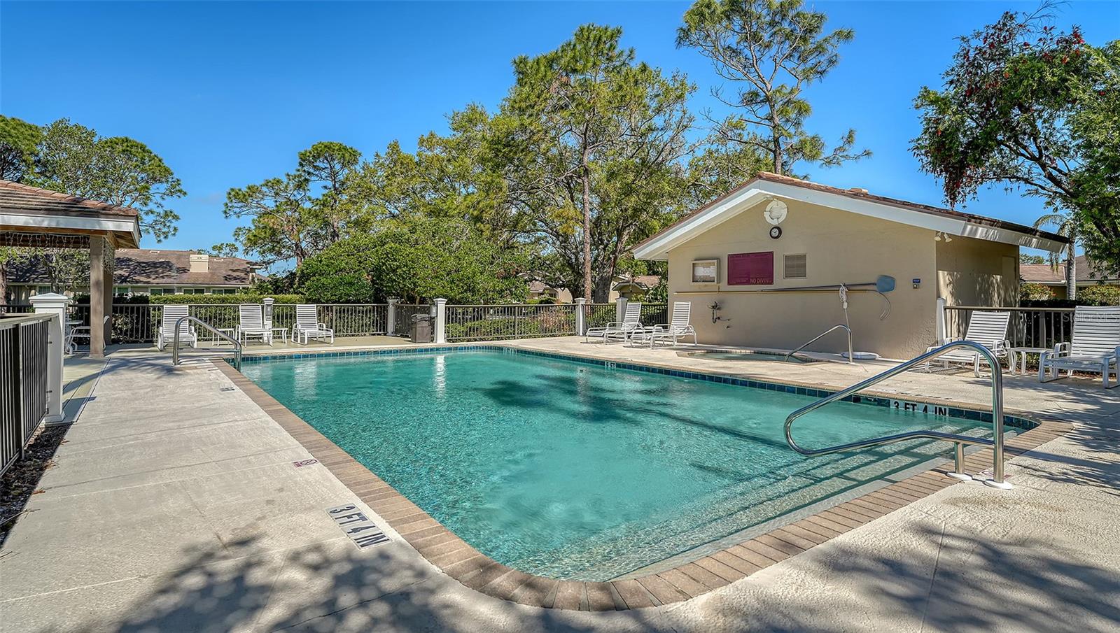4060 PENSHURST PARK — photo 33