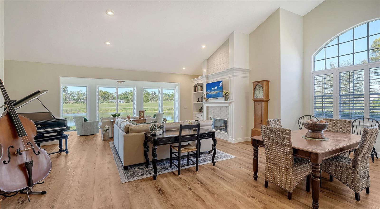 4060 PENSHURST PARK — photo 3
