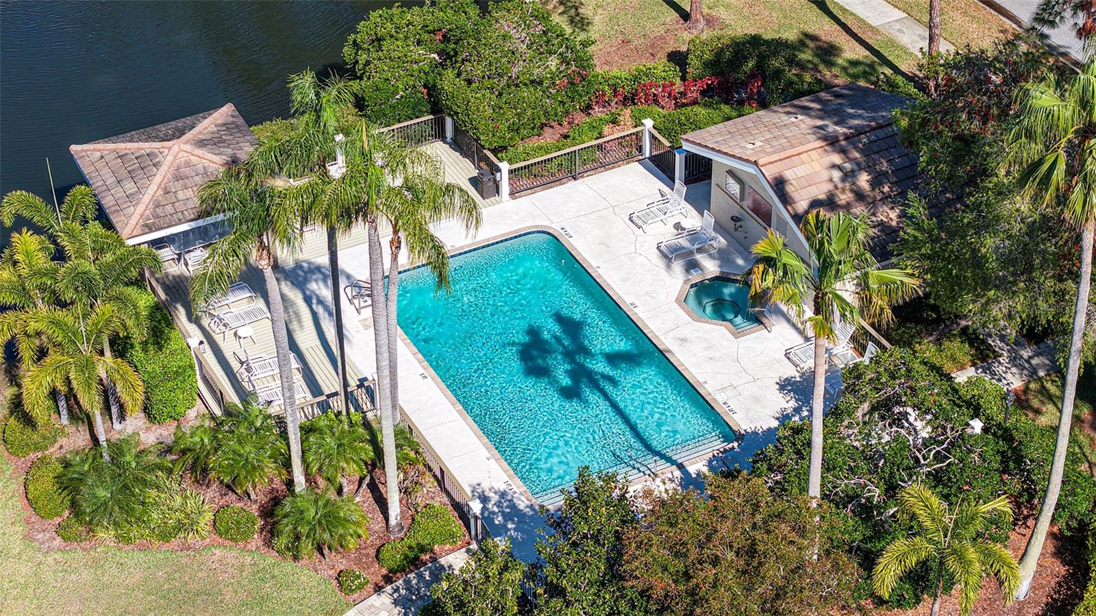 4060 PENSHURST PARK — photo 32