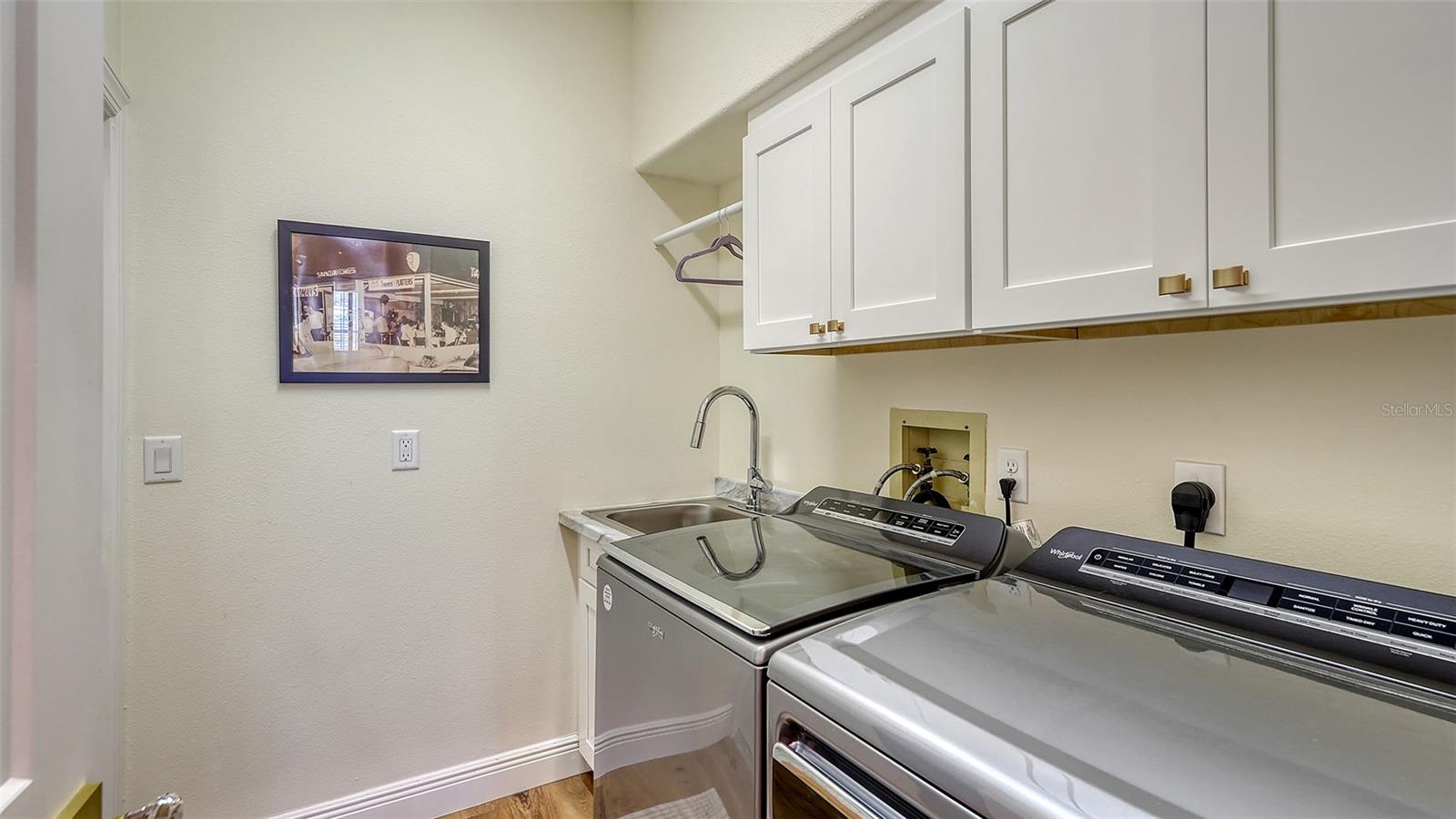 4060 PENSHURST PARK — photo 24