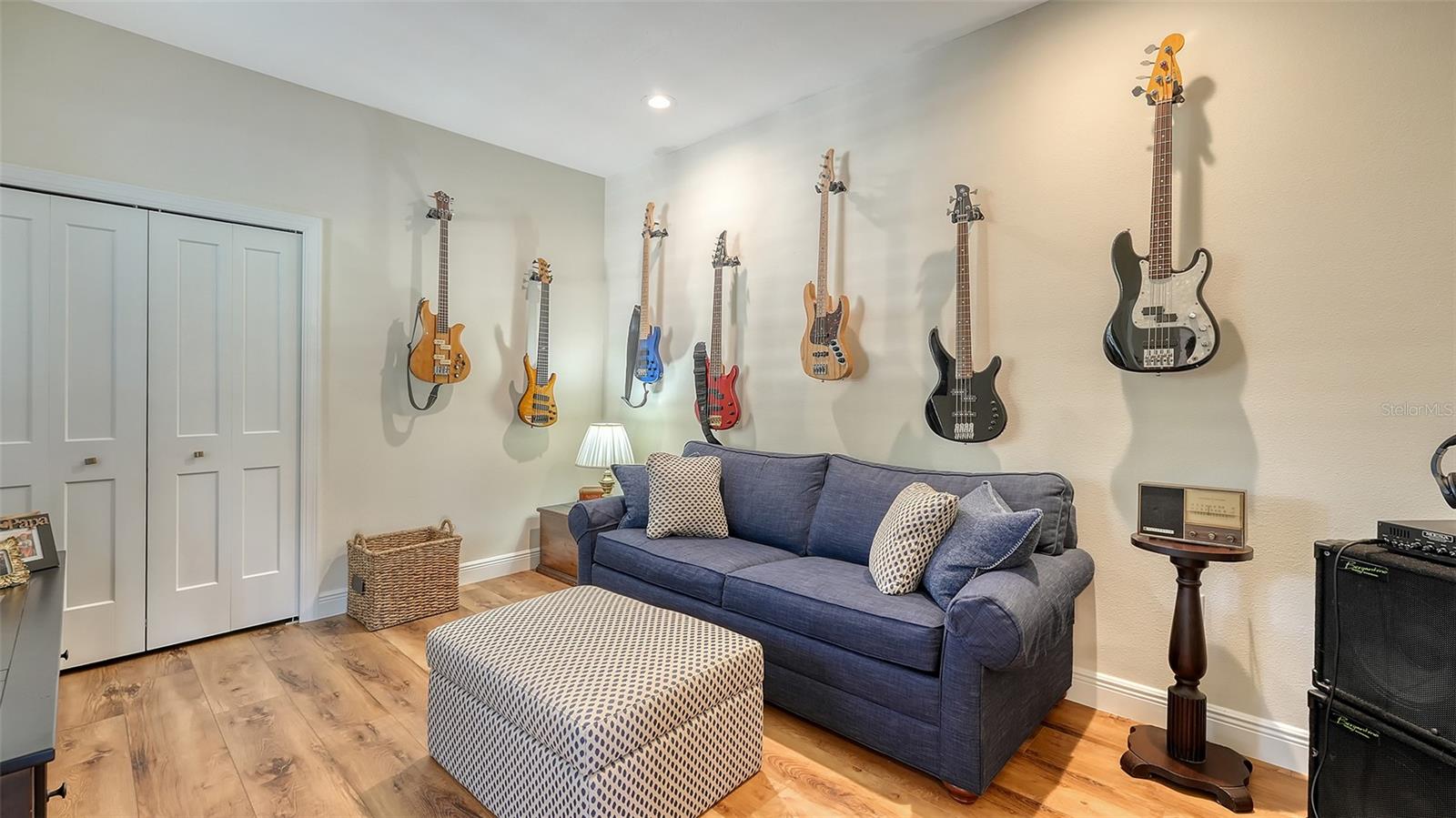 4060 PENSHURST PARK — photo 19
