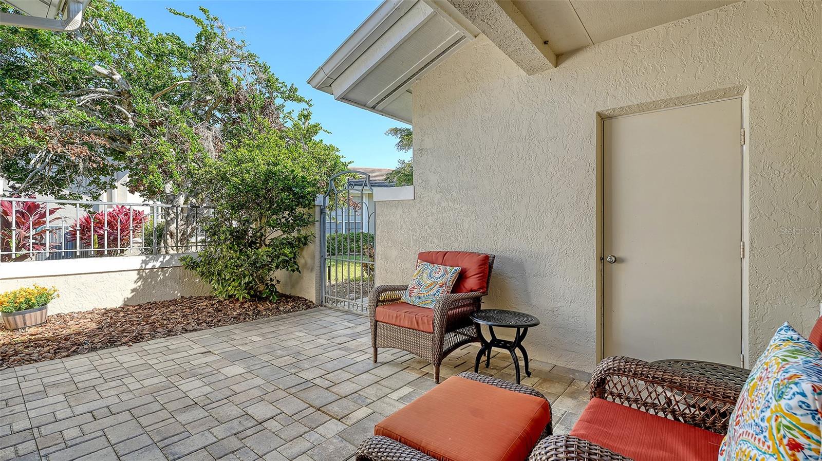 4060 PENSHURST PARK — photo 29