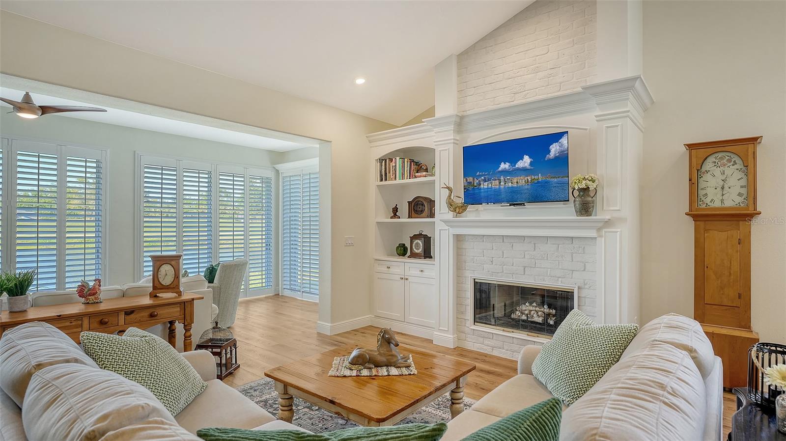 4060 PENSHURST PARK — photo 15