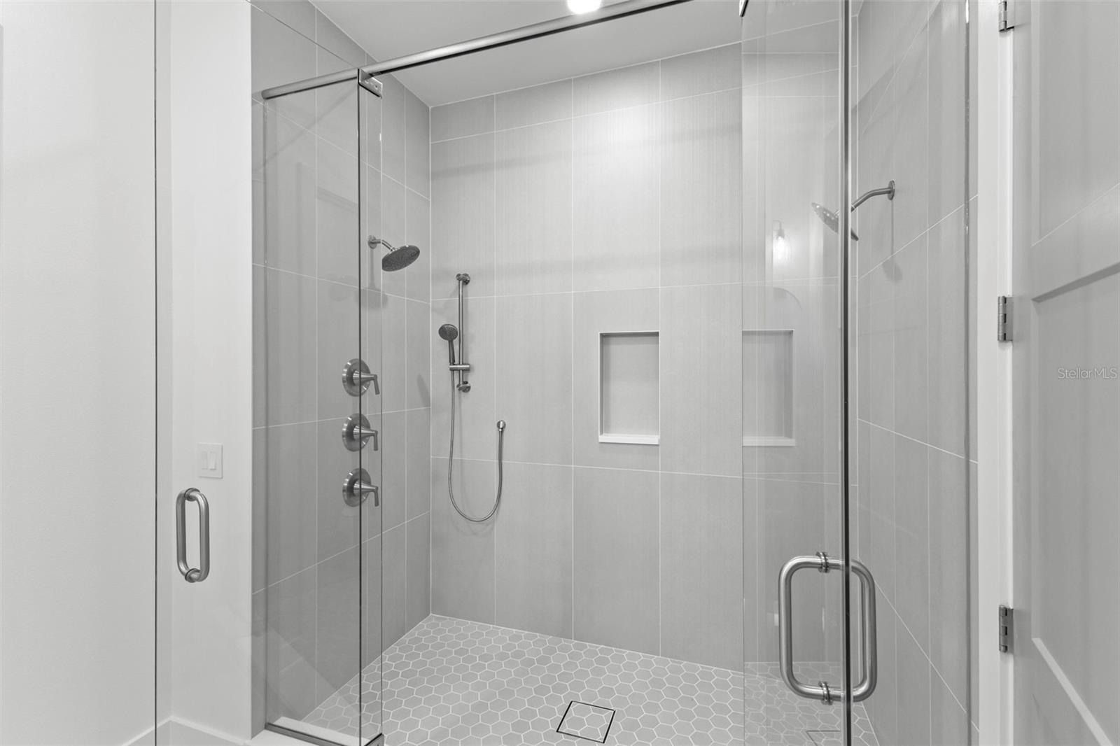 3534 OVERLOOK DR NE — photo 23