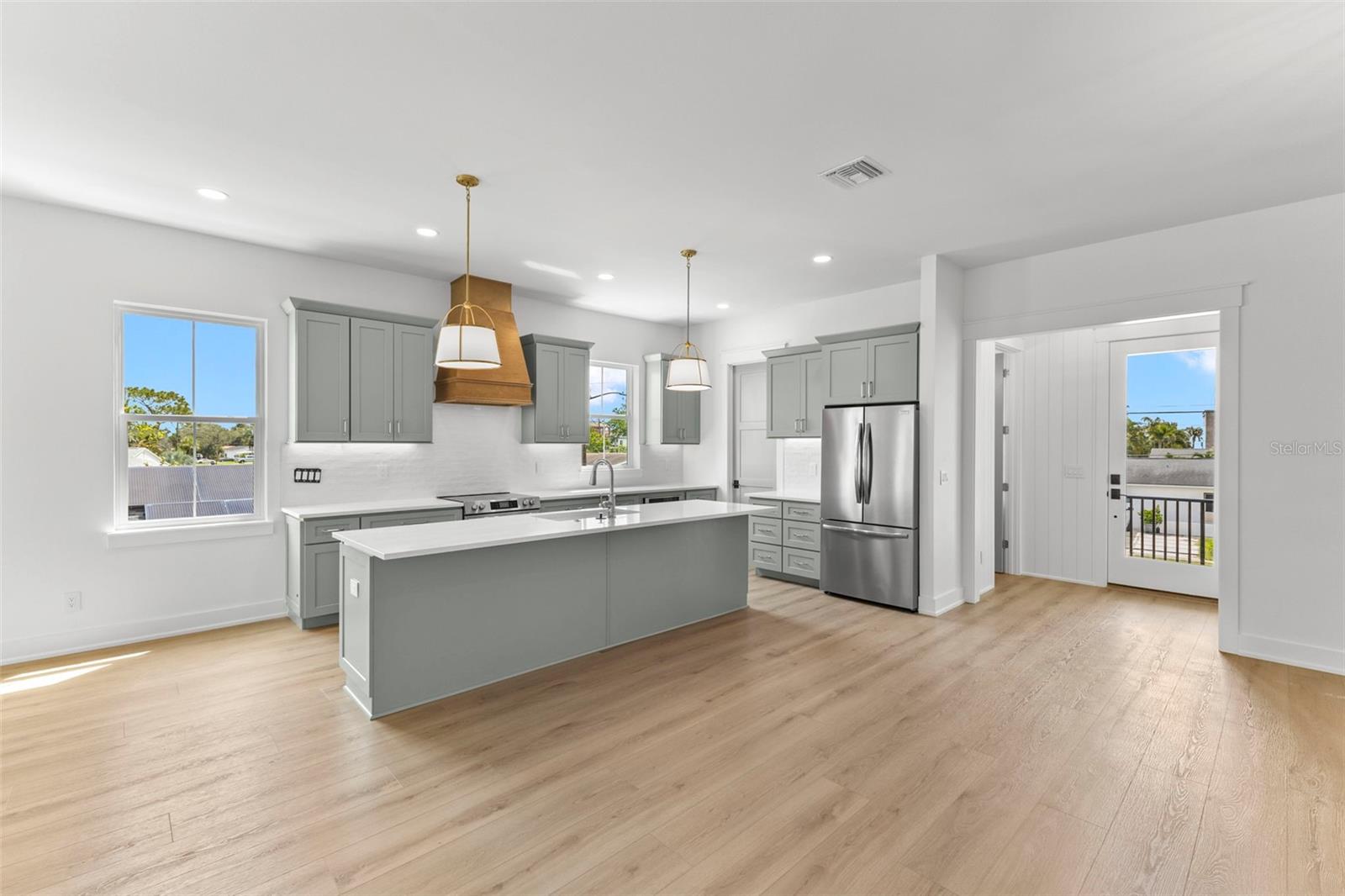 3534 OVERLOOK DR NE — photo 18