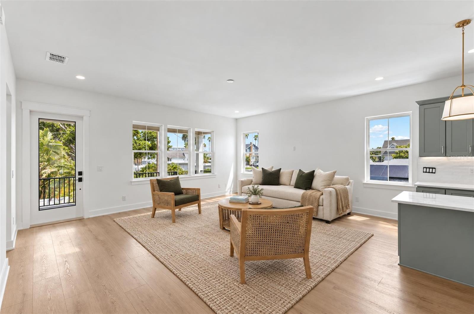 3534 OVERLOOK DR NE — photo 3