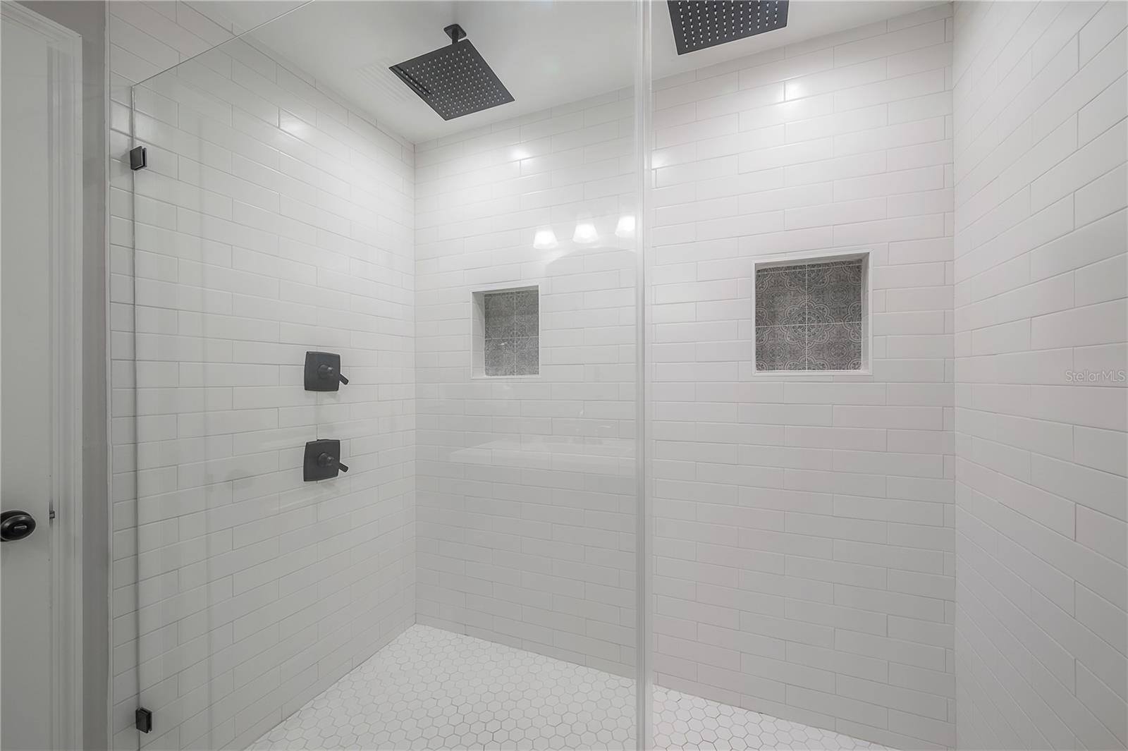 2916 W COLLINS ST — photo 33