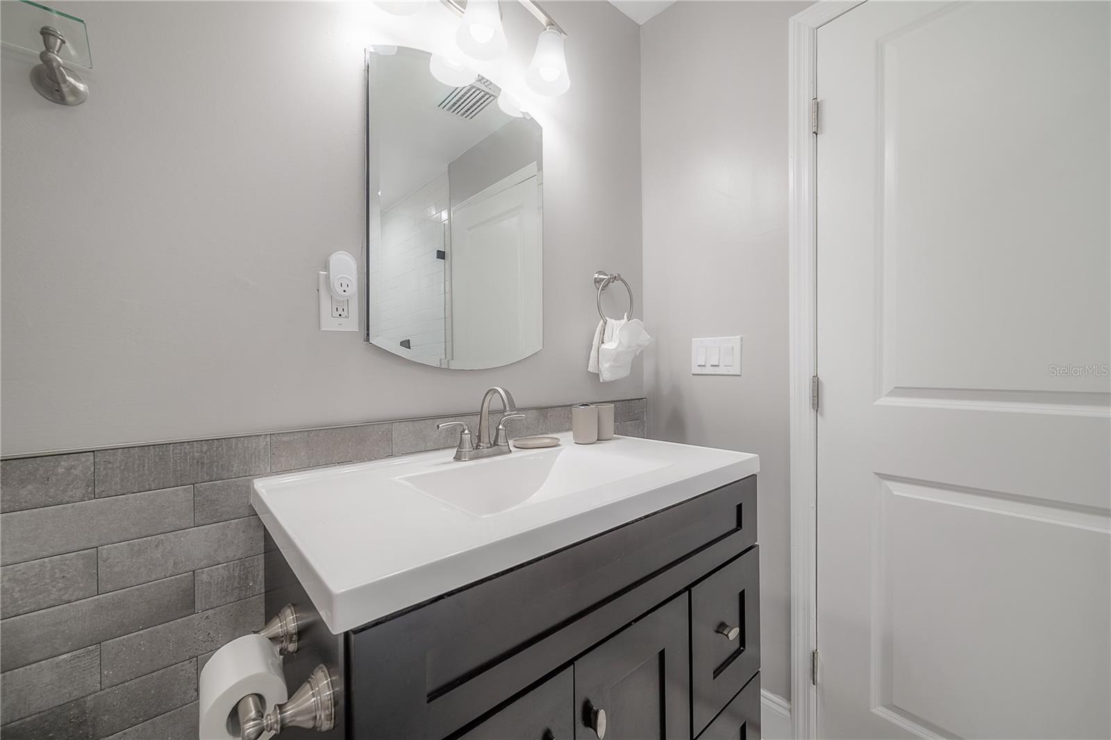 2916 W COLLINS ST — photo 32