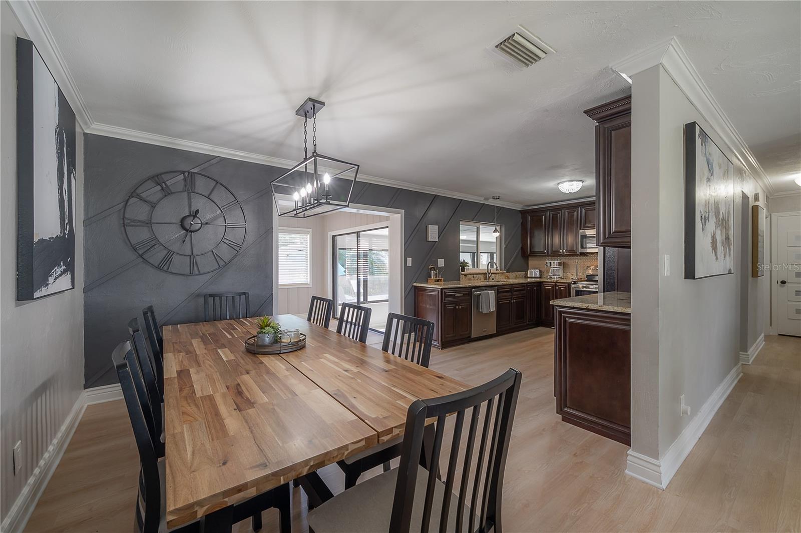 2916 W COLLINS ST — photo 4