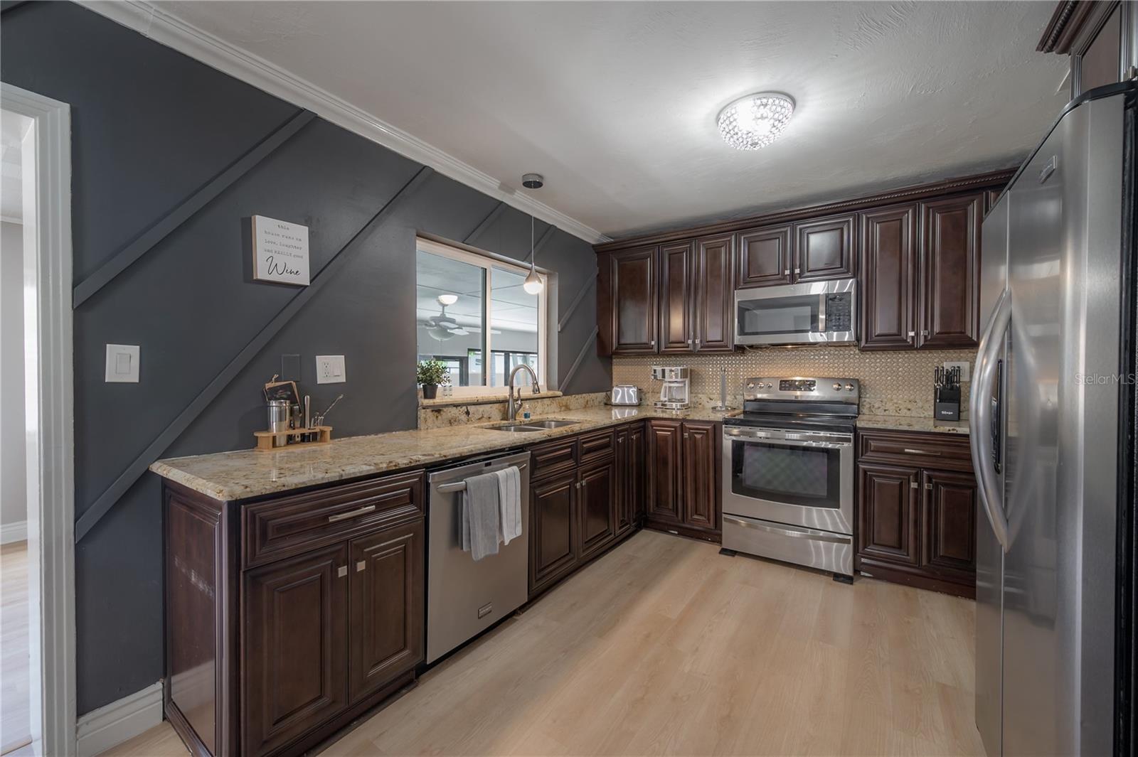 2916 W COLLINS ST — photo 5