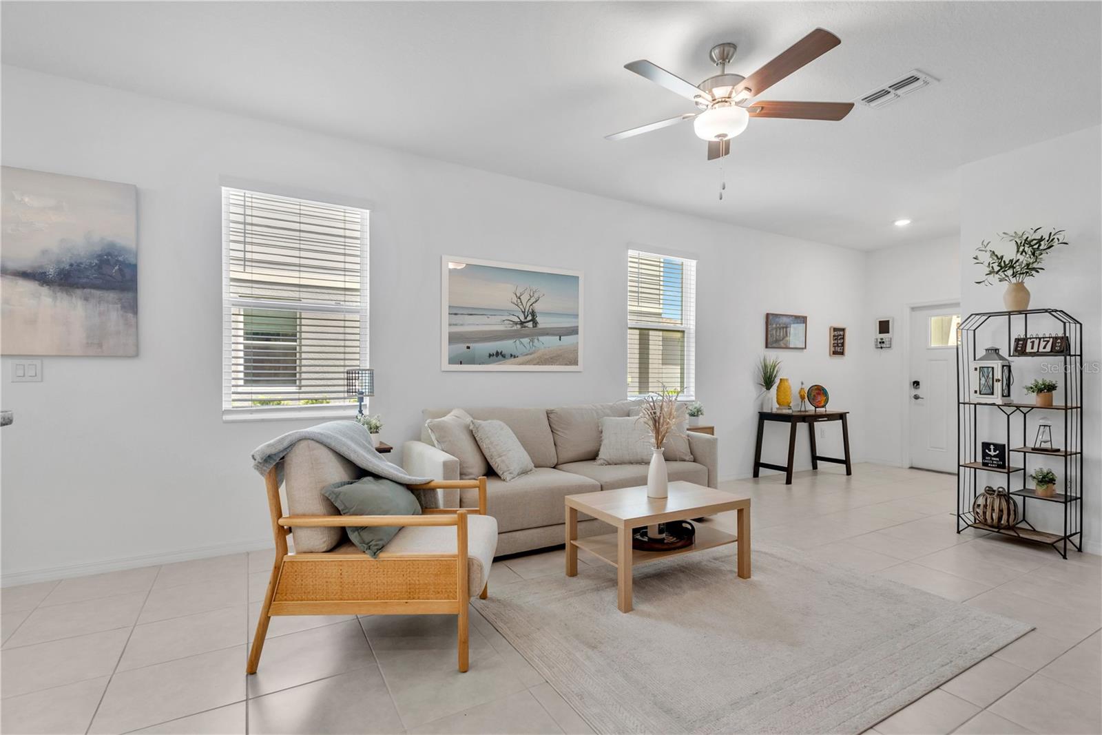 6033 ACARA LN — photo 9