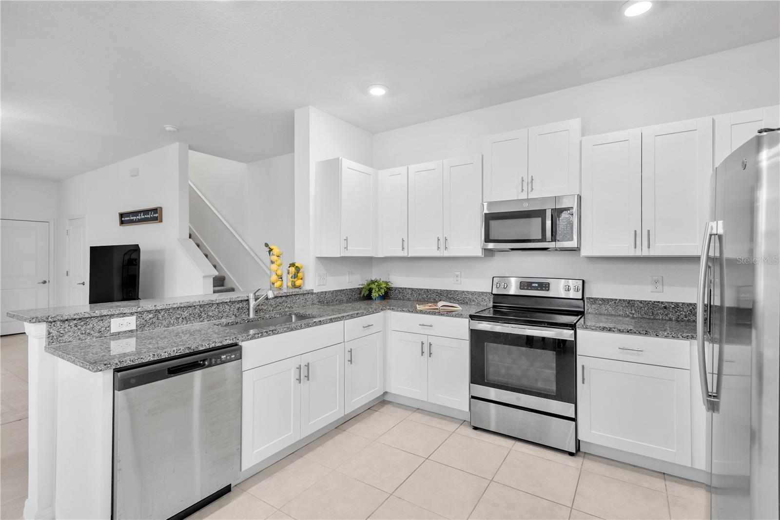 6033 ACARA LN — photo 12