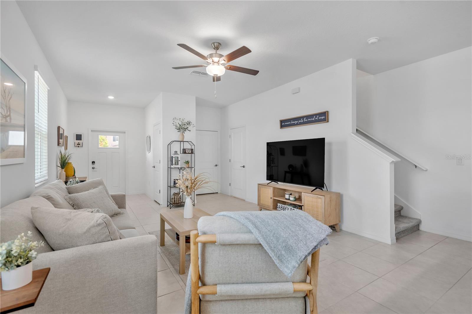 6033 ACARA LN — photo 3
