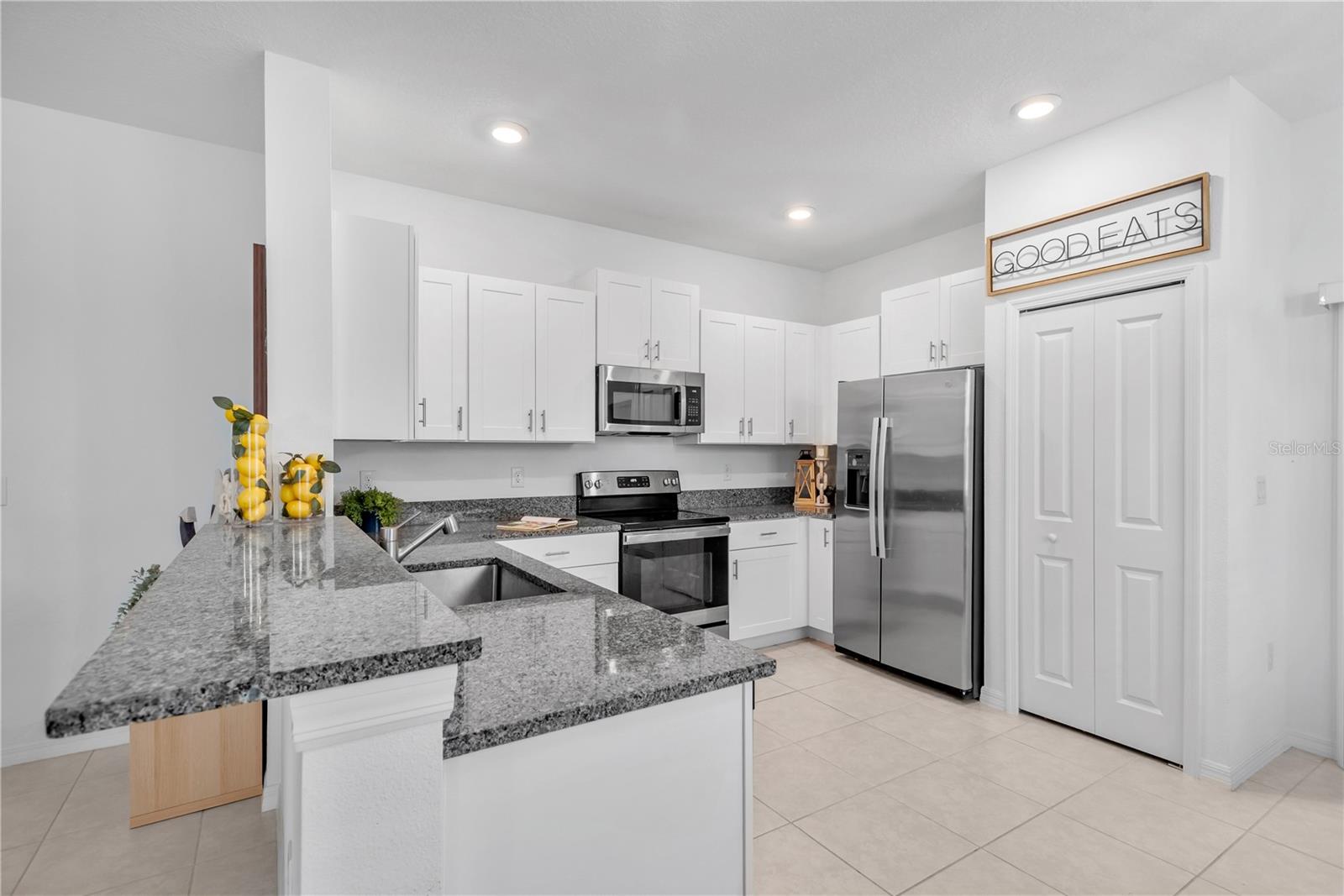 6033 ACARA LN — photo 13