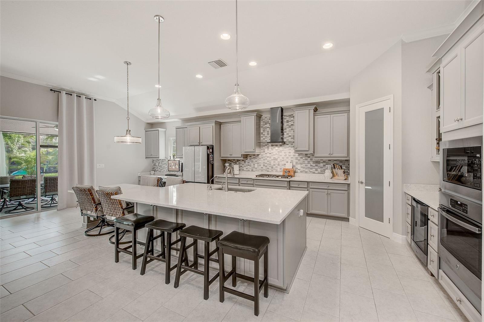 6916 NEOPOLITAN CT — photo 9