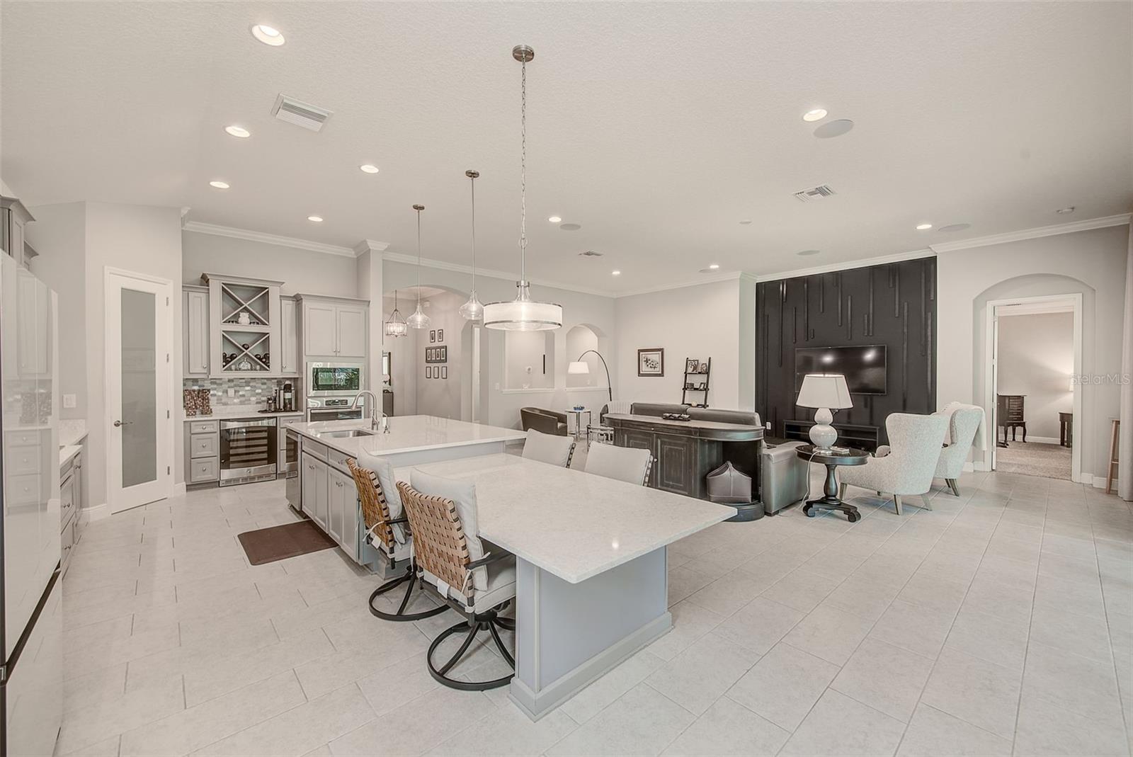 6916 NEOPOLITAN CT — photo 12