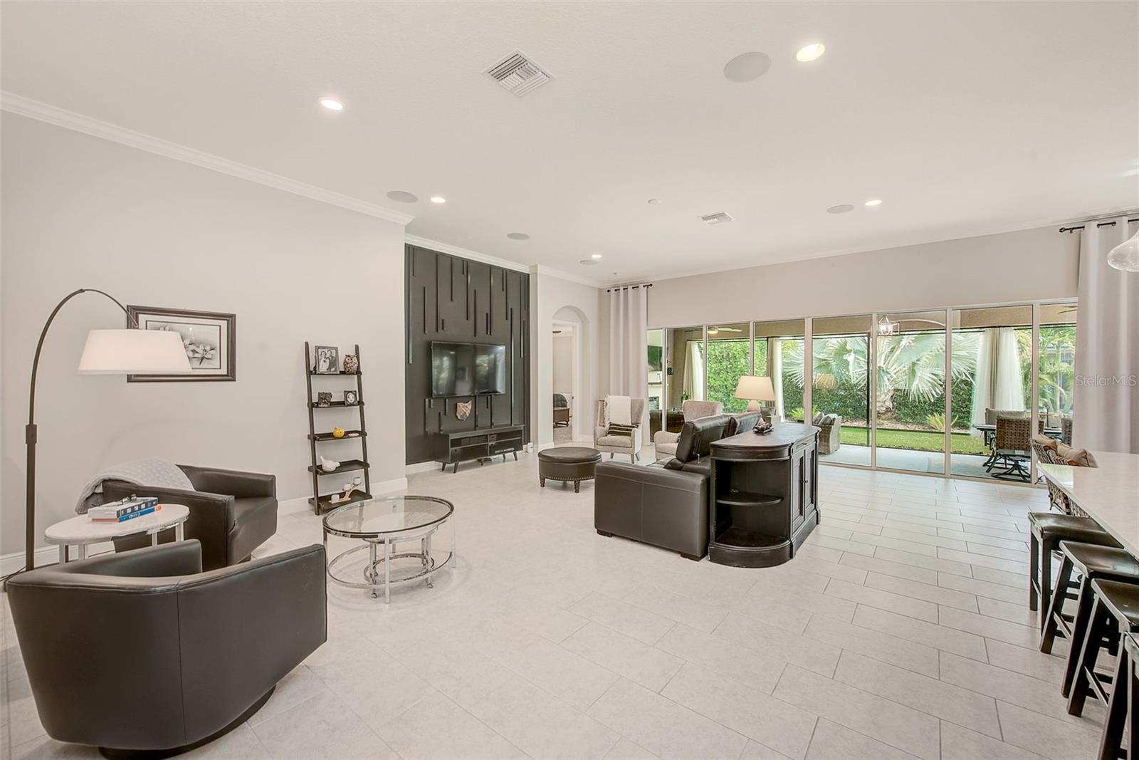 6916 NEOPOLITAN CT — photo 4