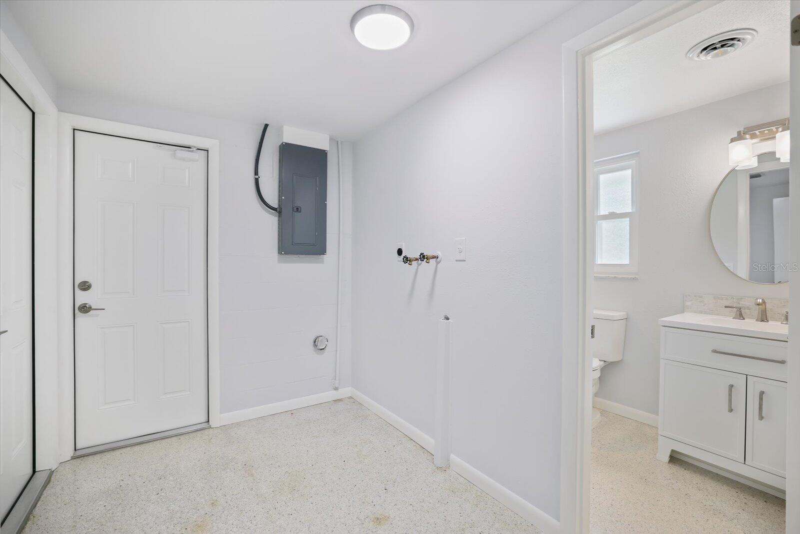 3485 ROSLYN RD — photo 10
