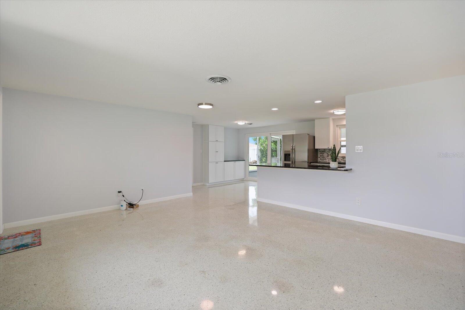 3485 ROSLYN RD — photo 8