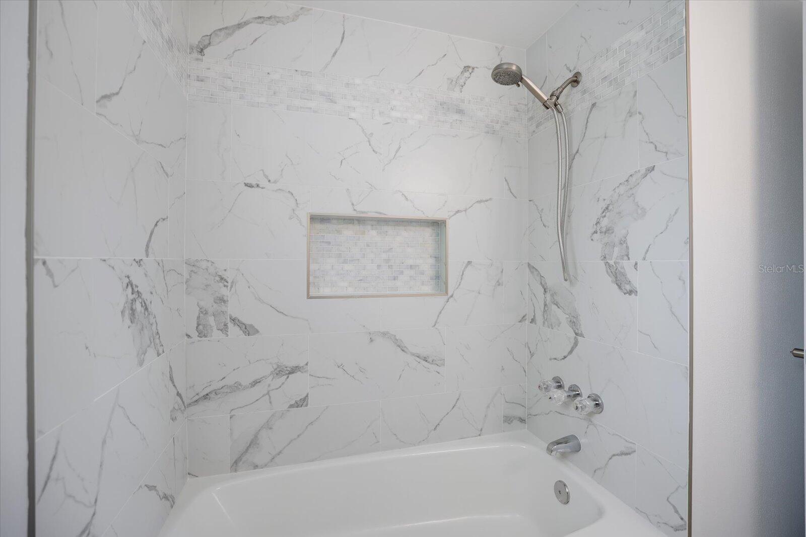3485 ROSLYN RD — photo 13