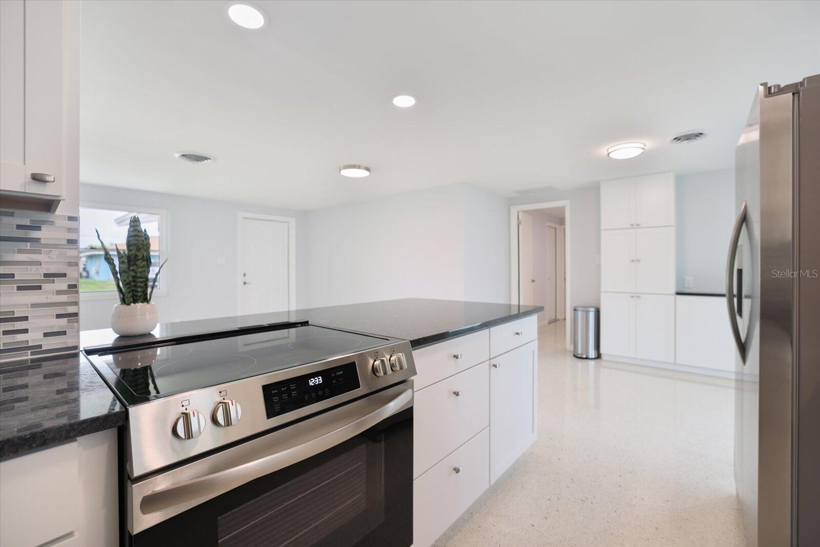 3485 ROSLYN RD — photo 7