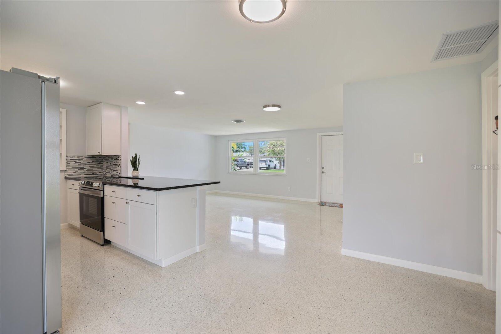 3485 ROSLYN RD — photo 6