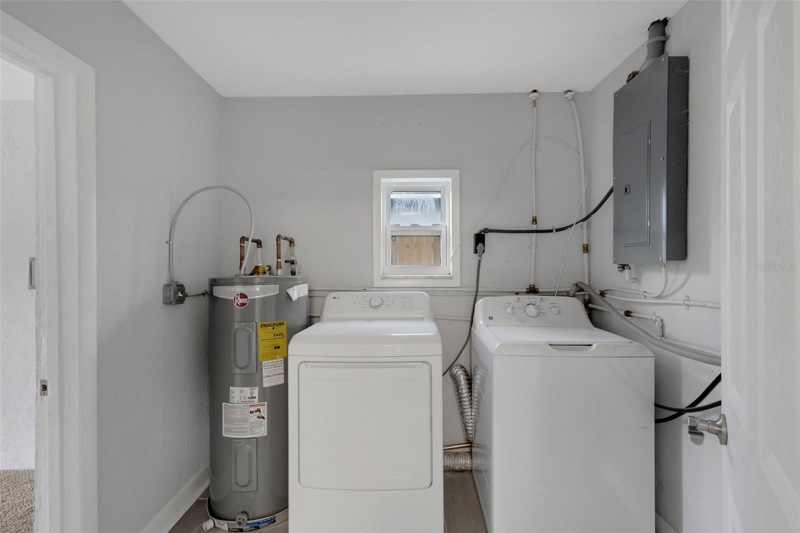 2522 STRATFORD DR — photo 23