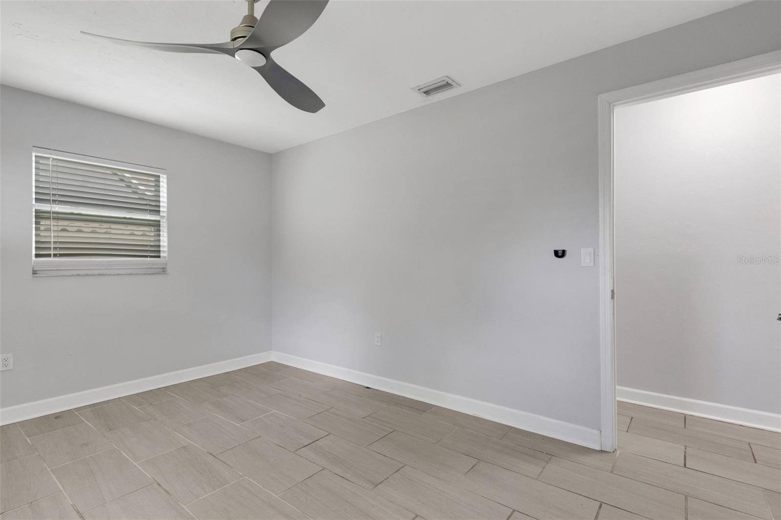 2522 STRATFORD DR — photo 35